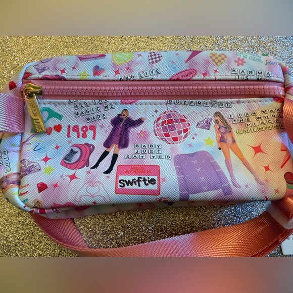 Taylor Swift, Swiftie Belt Bag - Picture 3 of 6